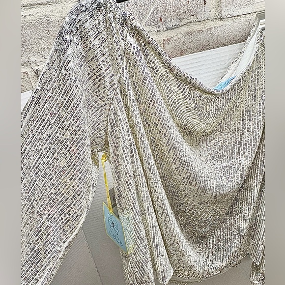 CeCe Women's Long Cold Shoulder Asymmetrical Neck Sequin Top Champagne - Picture 10 of 14